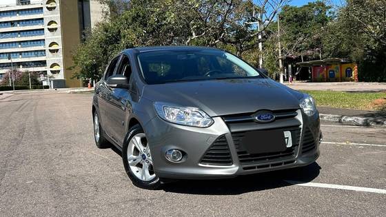 FORD FOCUS 1.6 SE 16V FLEX 4P POWERSHIFT FORD FOCUS 1.6 SE 16V FLEX 4P POWERSHIFT